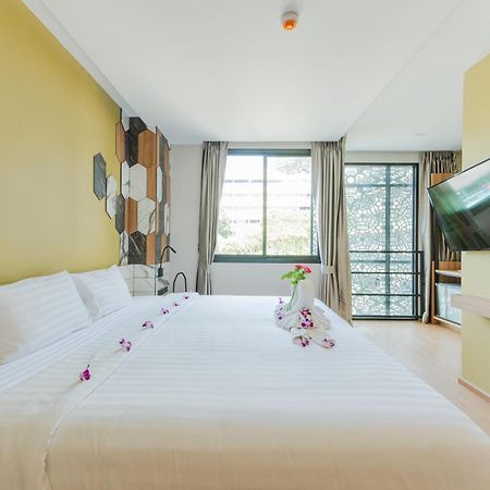 Отель Sky Wave Patong Экстерьер фото