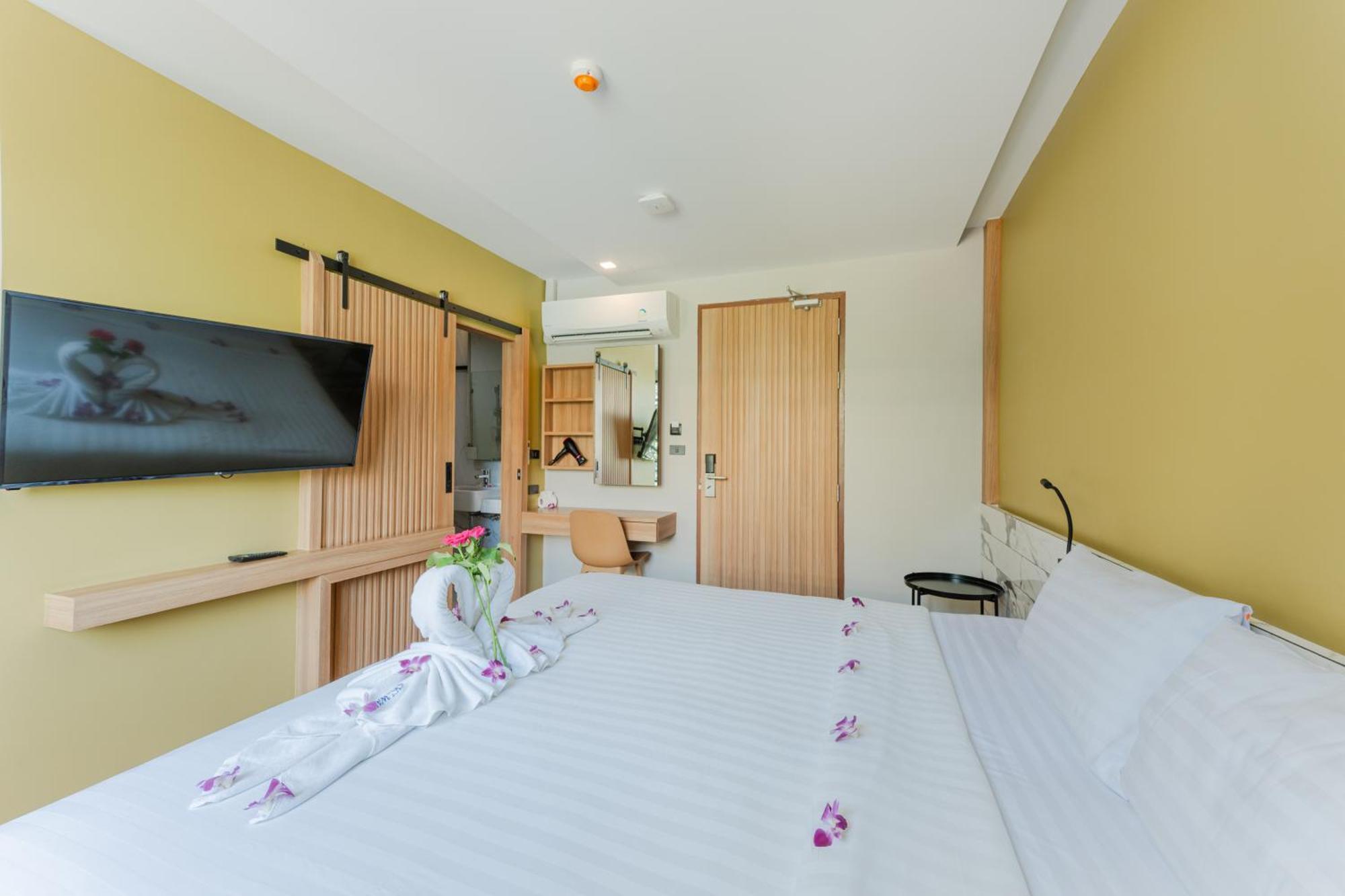 Отель Sky Wave Patong Экстерьер фото