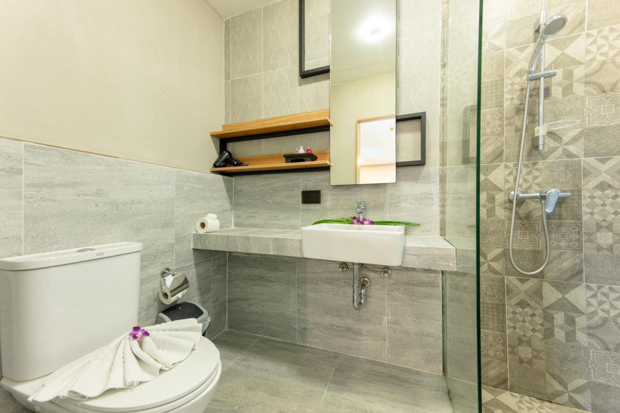 Отель Sky Wave Patong Экстерьер фото