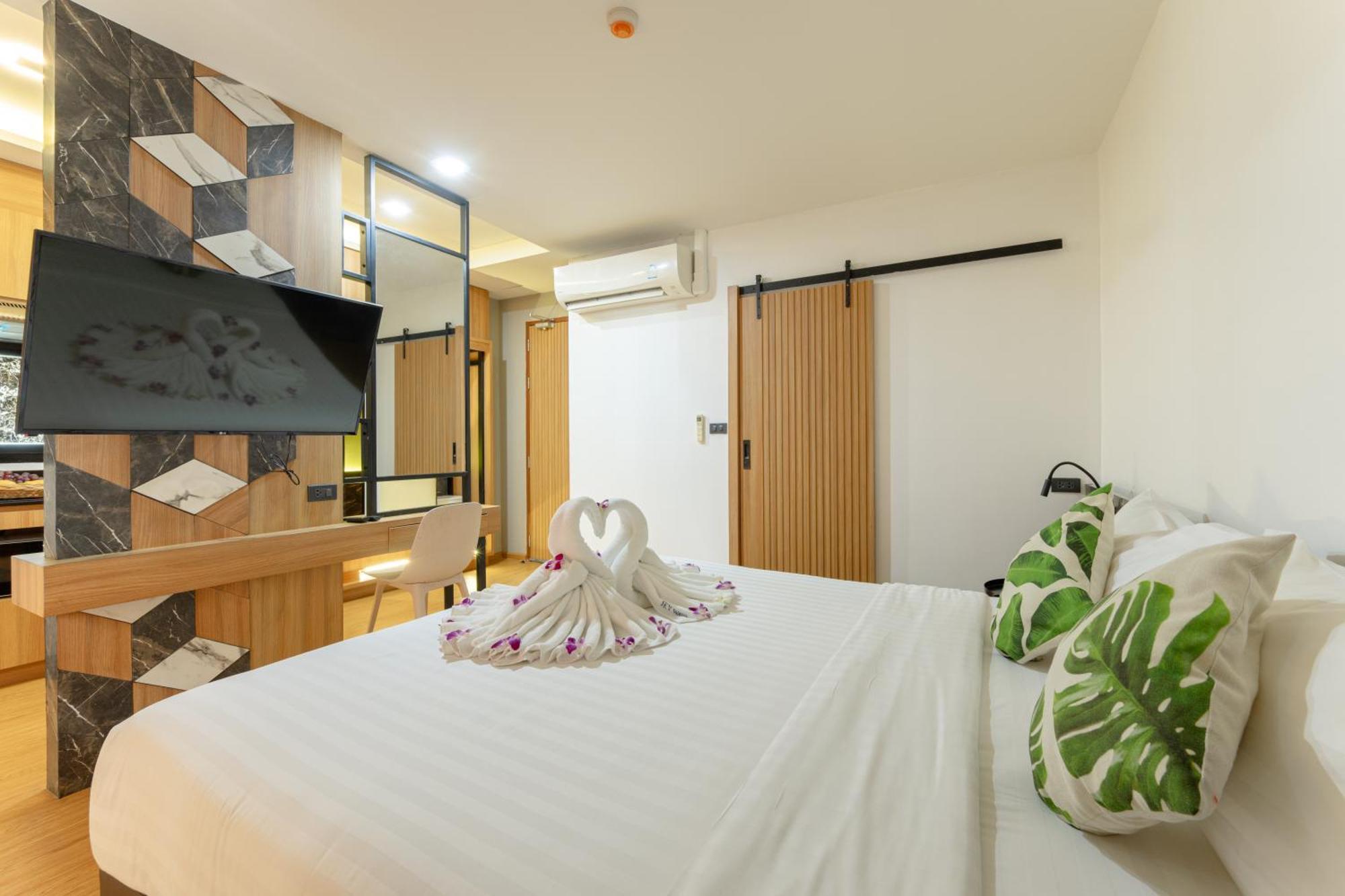 Отель Sky Wave Patong Экстерьер фото