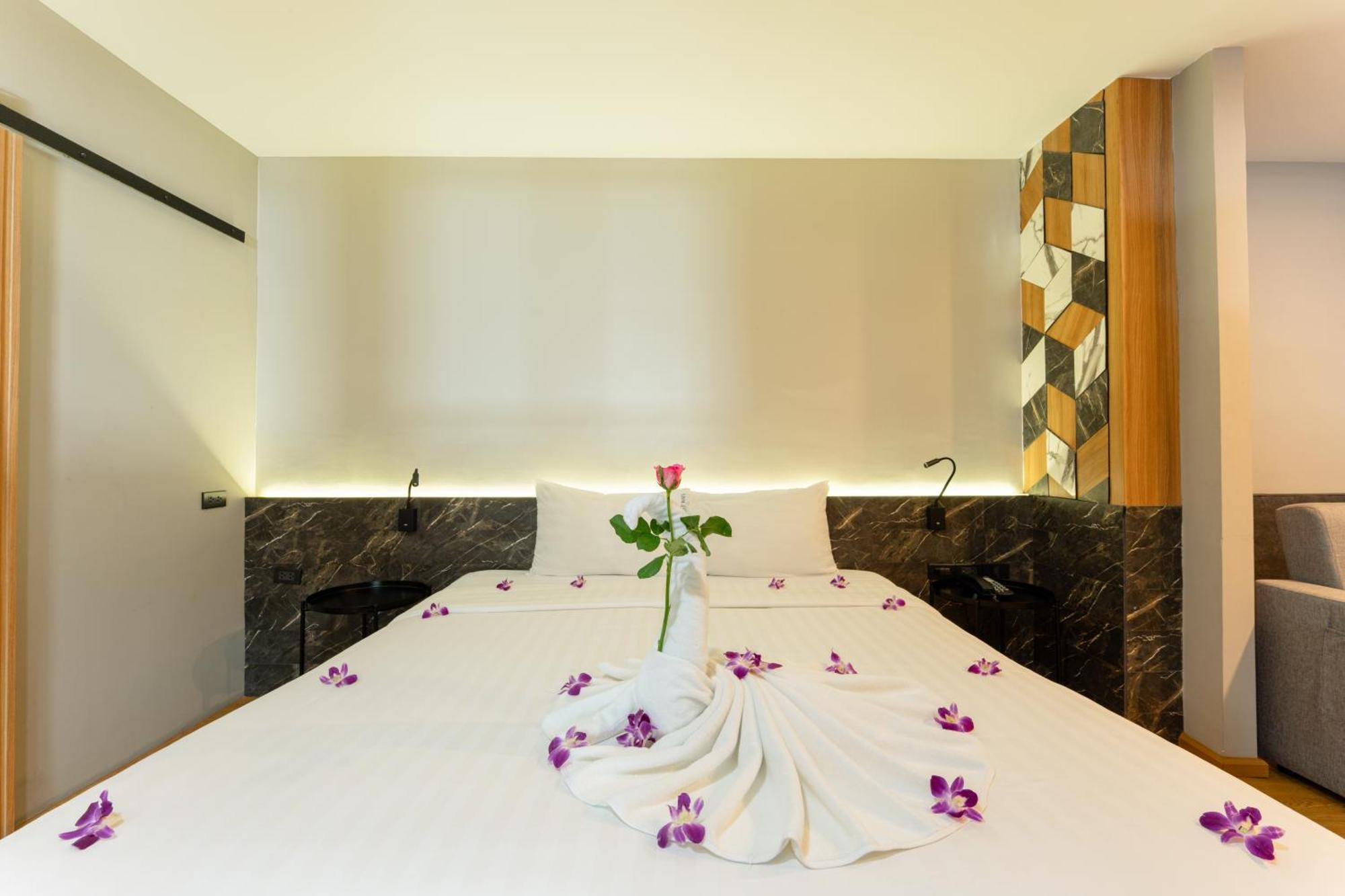 Отель Sky Wave Patong Экстерьер фото