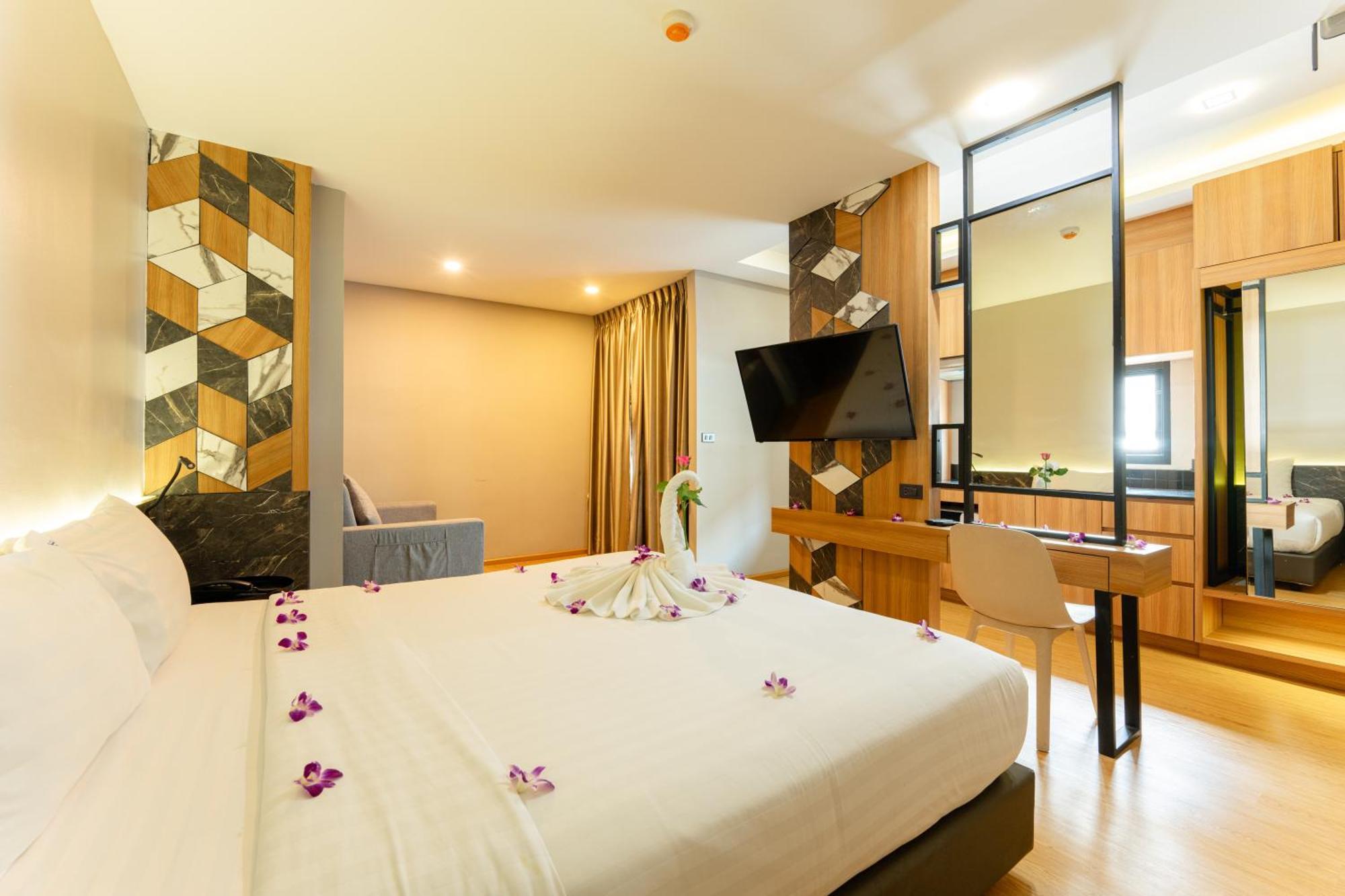 Отель Sky Wave Patong Экстерьер фото