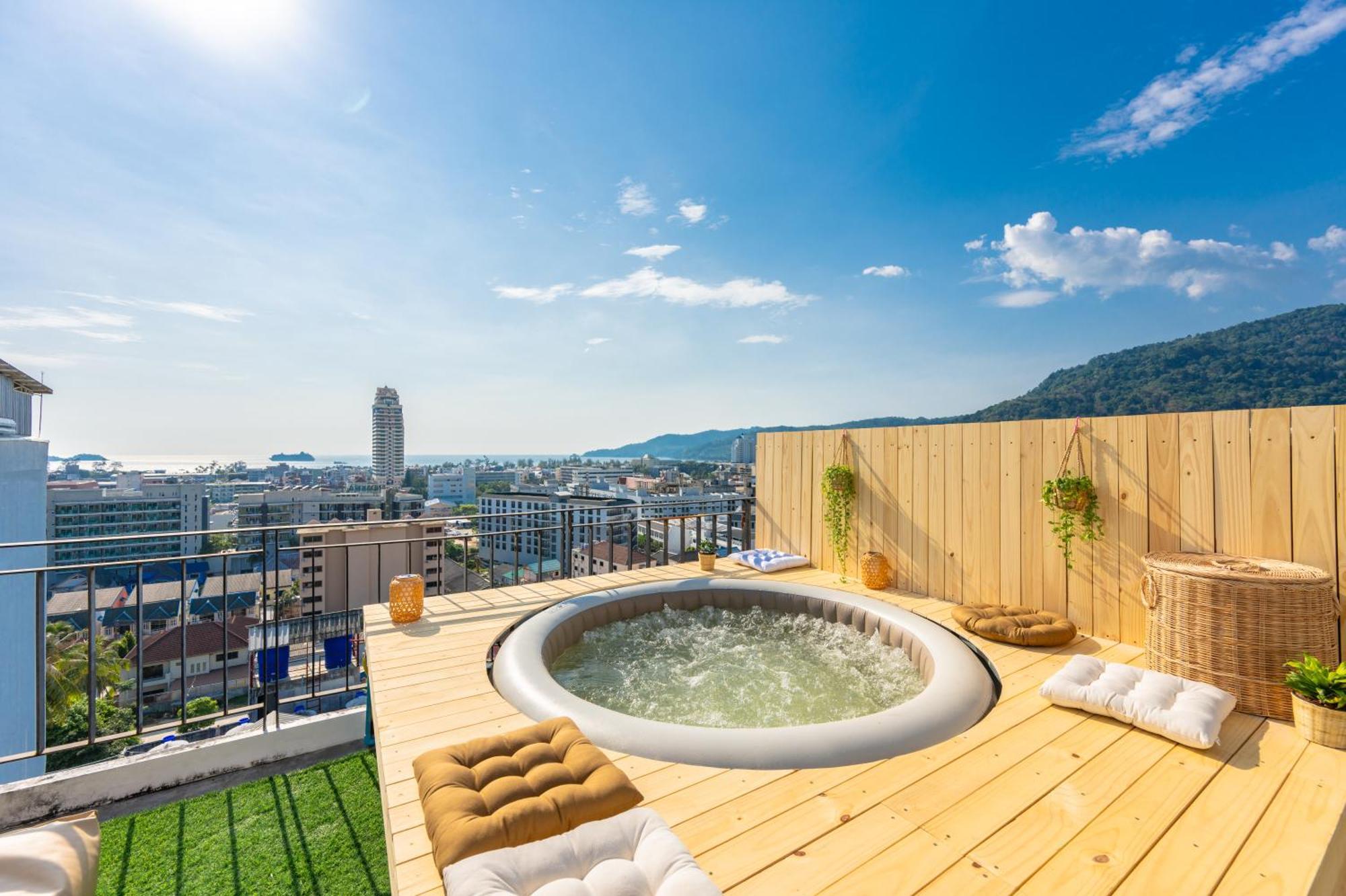 Отель Sky Wave Patong Экстерьер фото