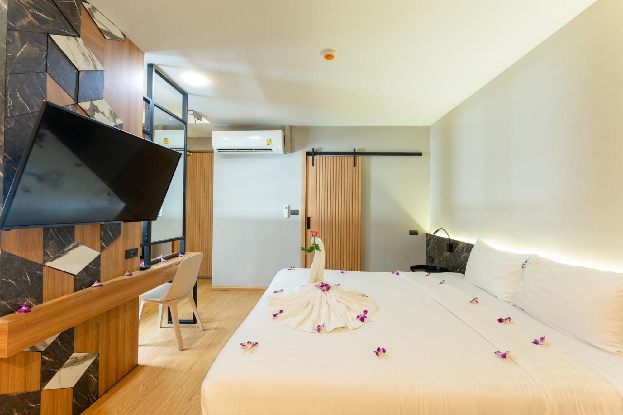 Отель Sky Wave Patong Экстерьер фото