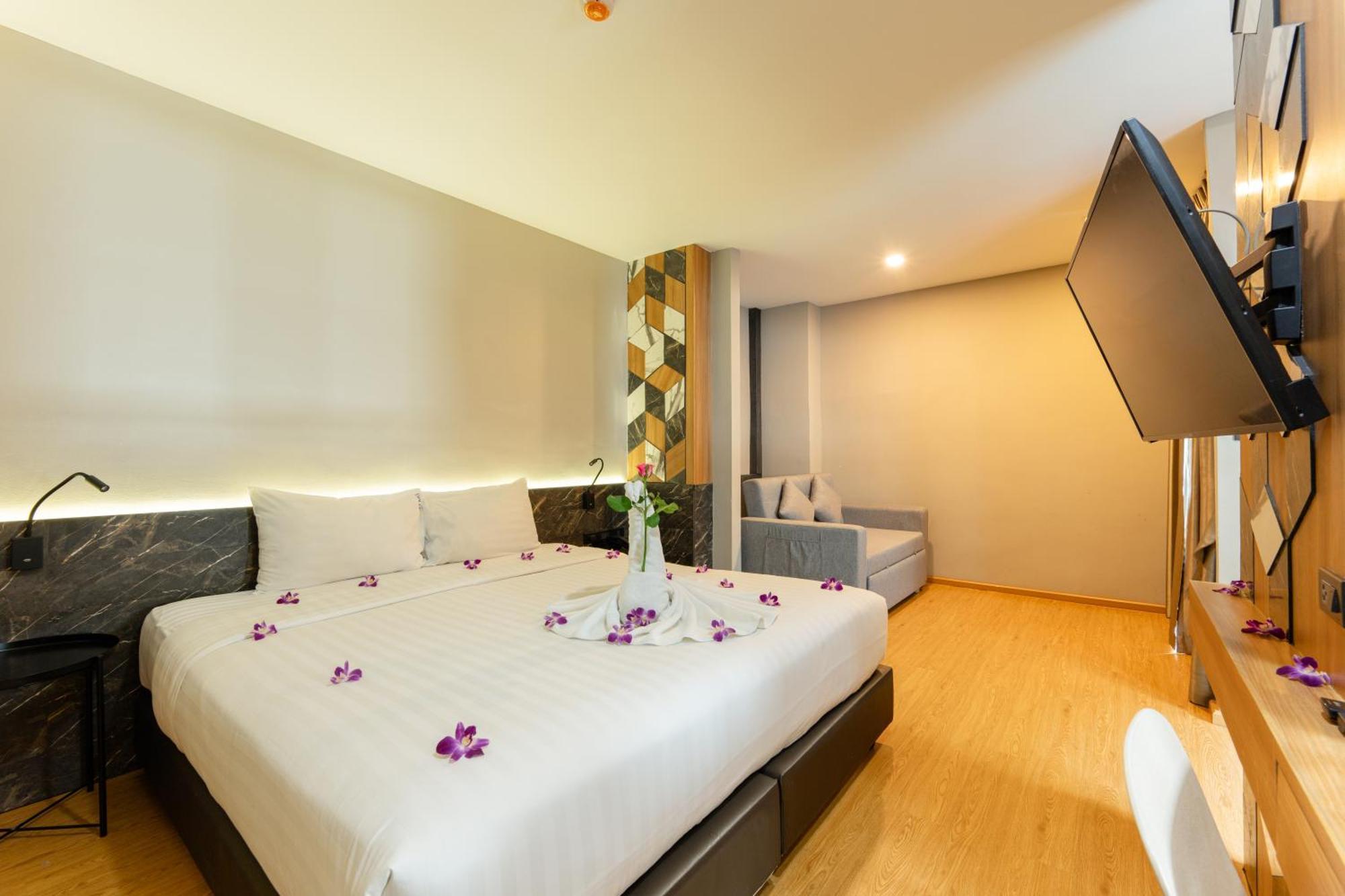 Отель Sky Wave Patong Экстерьер фото