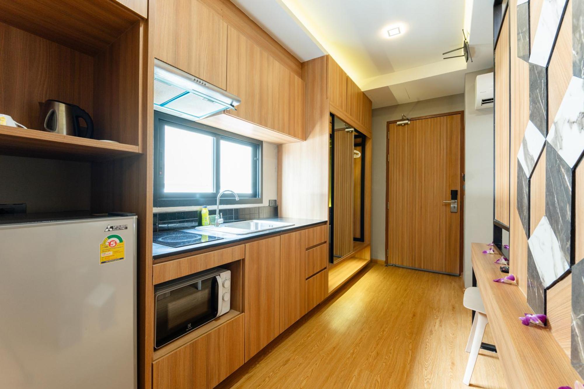 Отель Sky Wave Patong Экстерьер фото